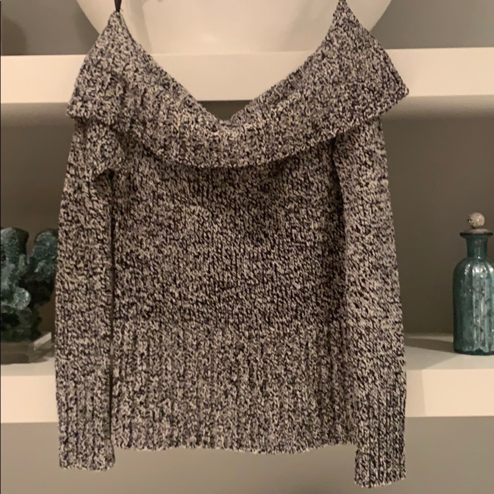 Off the shoulder - White House/ Black Market